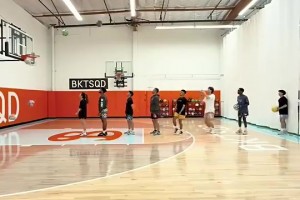 RB莱比锡vs艾禾斯堡在线直播免费观看_RB莱比锡vs艾禾斯堡录像回放_RB莱比锡vs艾禾斯堡视频免费直播好家伙！最后一个兄弟的投篮，压力堪比总决赛投绝杀球啊