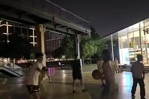 云达不莱梅vs科隆免费视频直播_云达不莱梅vs科隆在线观看高清_云达不莱梅vs科隆全场回放别看小姐姐穿连衣裙和拖鞋，看着架势真的会打球！